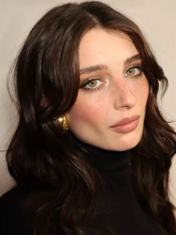 Lip blush: тренд макіяжу, що надає губам м'якості 22 Lip blush — трендова техніка макіяжу, що створює м’який ефект блюру10