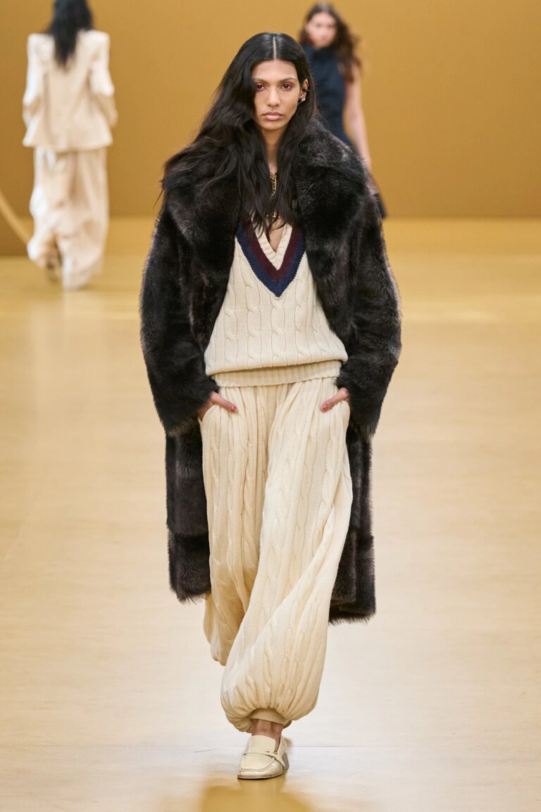 Comfy chic: 5 образів з подіумів для затишної осені 2026 6