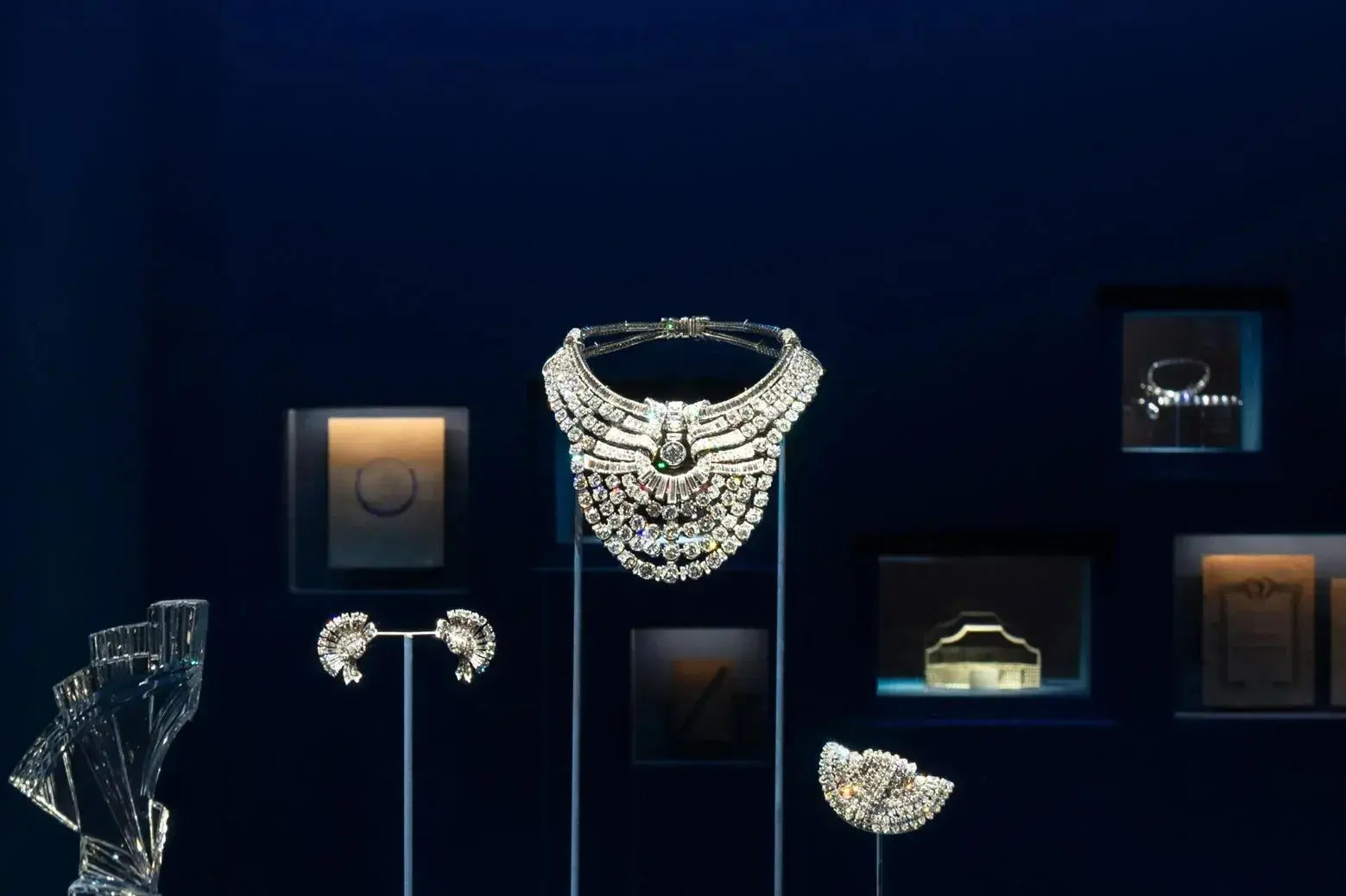 Платина та майже 700 діамантів: з музею у Відні вкрали намисто Van Cleef & Arpels вартістю 5 мільйонів євро1