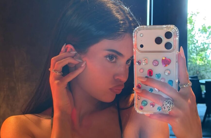 Стрази у тренді: як декор завоював Instagram інфлюенсерок