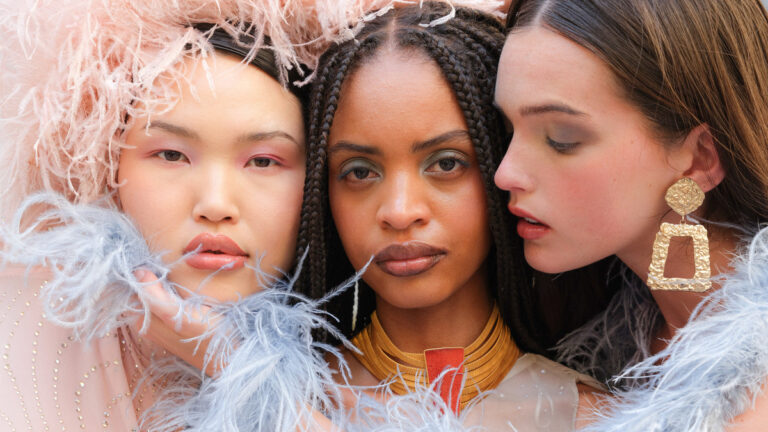 Marie Claire розкриває секрети створення літньої обкладинки про сестринство 26 Marie Claire розкриває секрети створення літньої обкладинки про сестринство 5