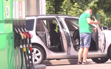 АЗС зловживають довірою українців: ціни на пальне злетіли вище розумного 9 Українці переплачують за пальне: АЗС безбожно завищують ціни3