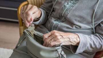 Пенсіонерів перевірять: виплати можуть заморозити1
