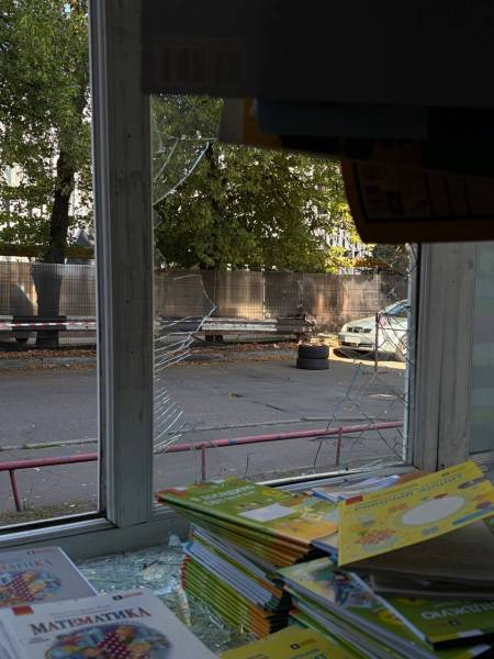 У Києві вдруге за літо пошкодили книгарню «Альпака» 16 У Києві вдруге за літо пошкодили книгарню «Альпака» 16