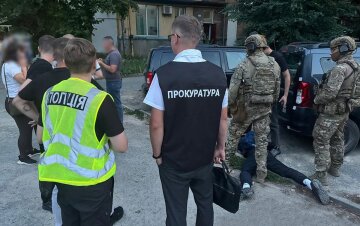$6300 і $4000 за виїзд за кордон: дві схеми переправлення чоловіків провалилися1