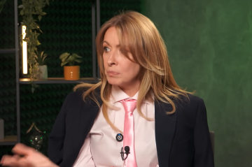 Олена Кравець вирішила змінити зовнішність і попросила не лякатись: "Назад в мої роки"1