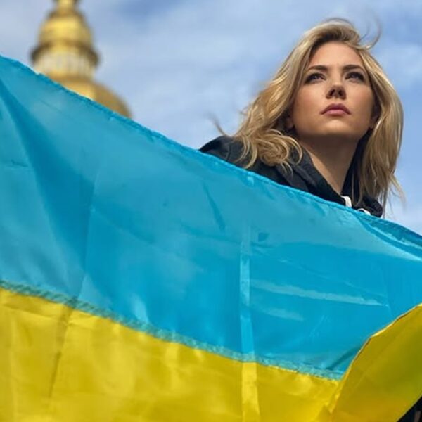Акторка Ембер Герд завітала до Києва та закликала світ не забувати про Україну