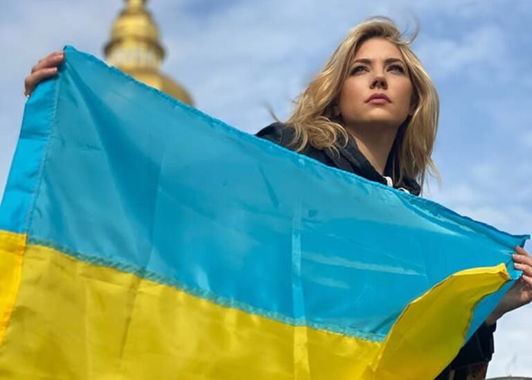 Акторка Ембер Герд завітала до Києва та закликала світ не забувати про Україну 9 Акторка Ембер Герд завітала до Києва та закликала світ не забувати про Україну 5