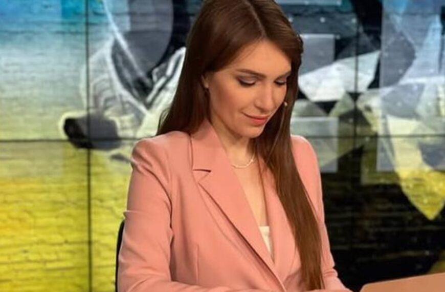 Головна 242 Українська телеведуча вперше стала мамою