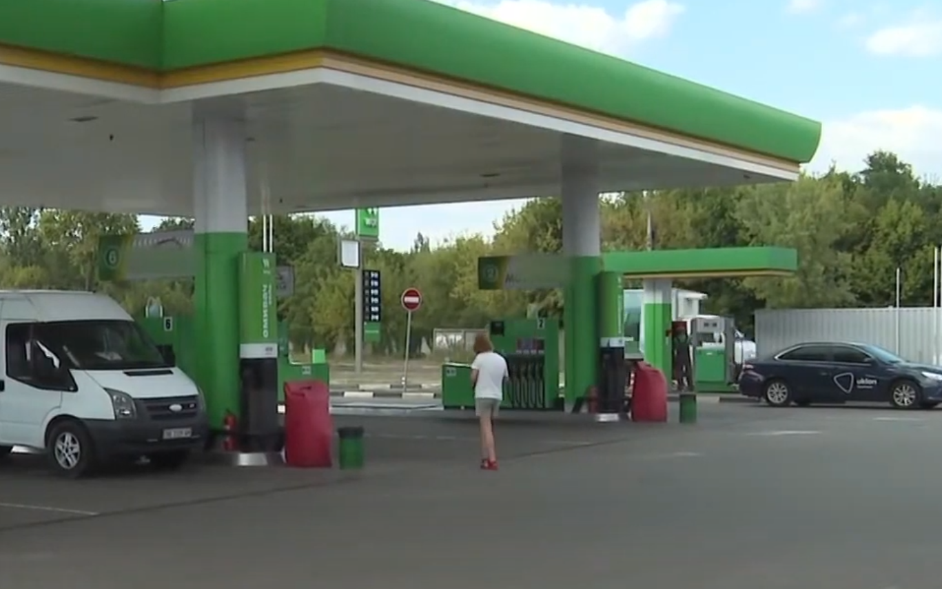 Фури хочуть заправляти без черги: Кабмін просять змінити правила на АЗС0