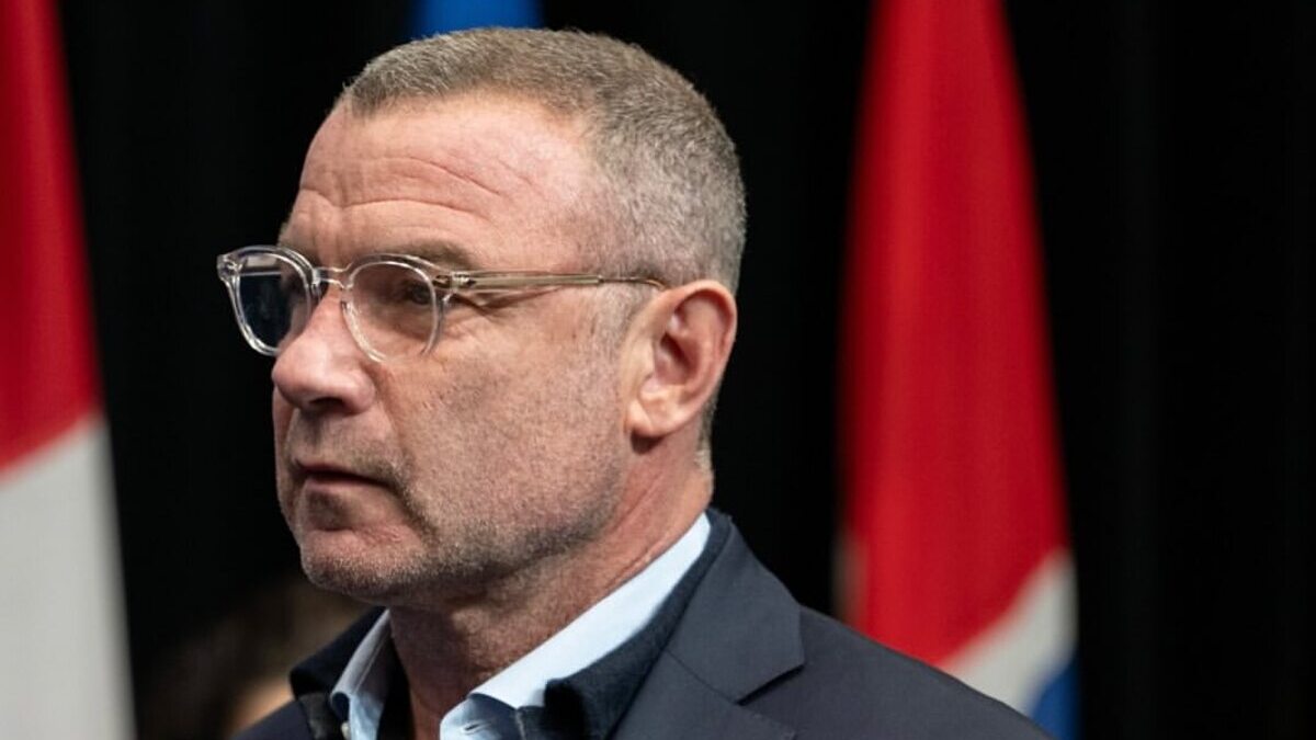 Лієв Шрайбер у Києві: голлівудський актор побував на місці російського удару0