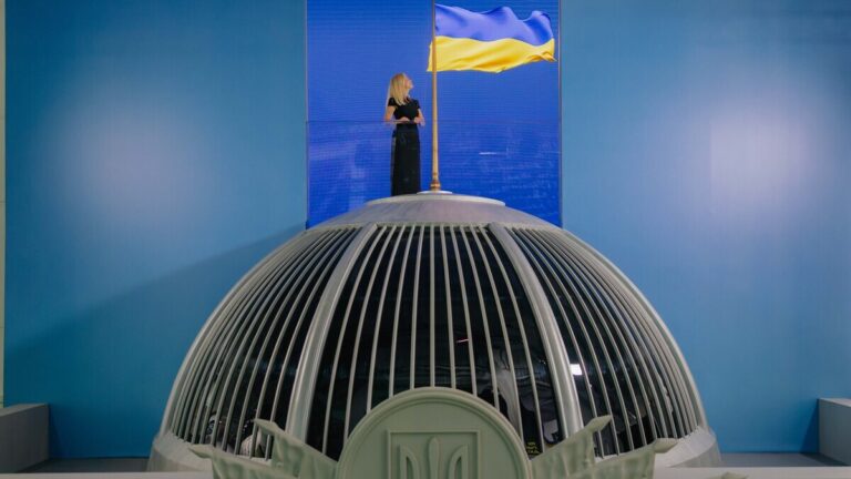 Київ запрошує на виставку «Той день»: Прапор Незалежності та зоряне небо 1991 року 13