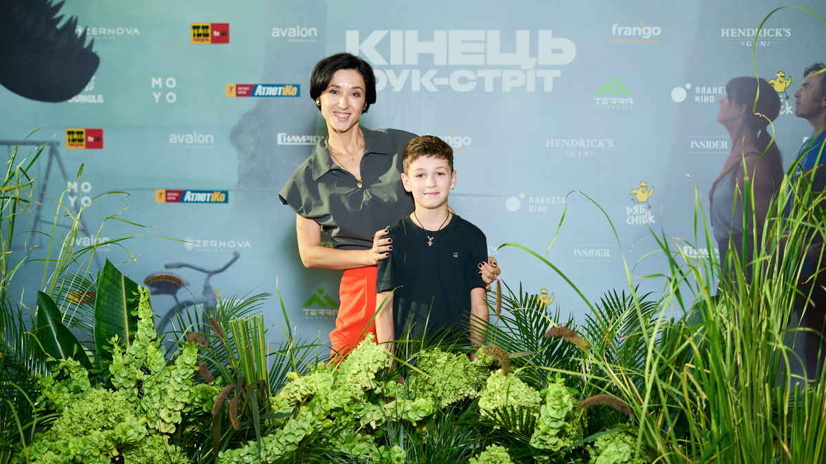 Київ побачив трилер «Кінець Оук-стріт» з Енн Гетевей та Юеном Мак-Ґреґором 6 «Кінець Оук-стріт»: у Києві презентували фантастичний трилер з Енн Гетевей та Юеном Мак-Ґреґором0
