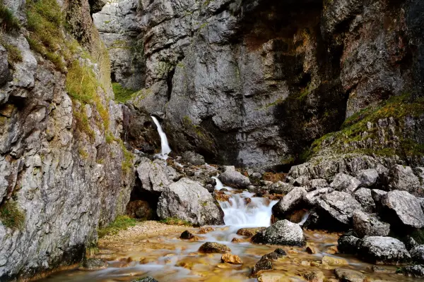 Водоспади Гордейл Скар, Малхем