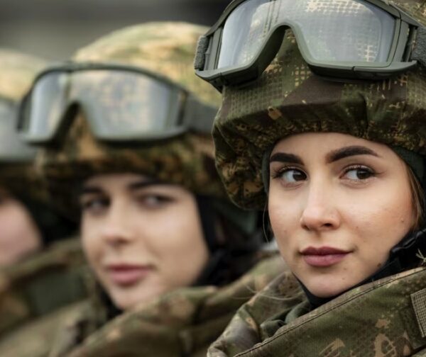 Вагітних військових звільнять від служби за особливим порядком