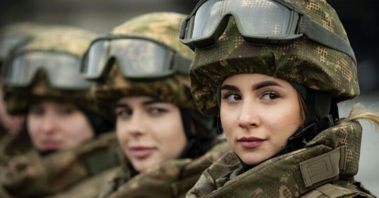 Вагітних військових звільнять від служби за особливим порядком 15 Вагітних військових звільнять від служби за особливим порядком 10
