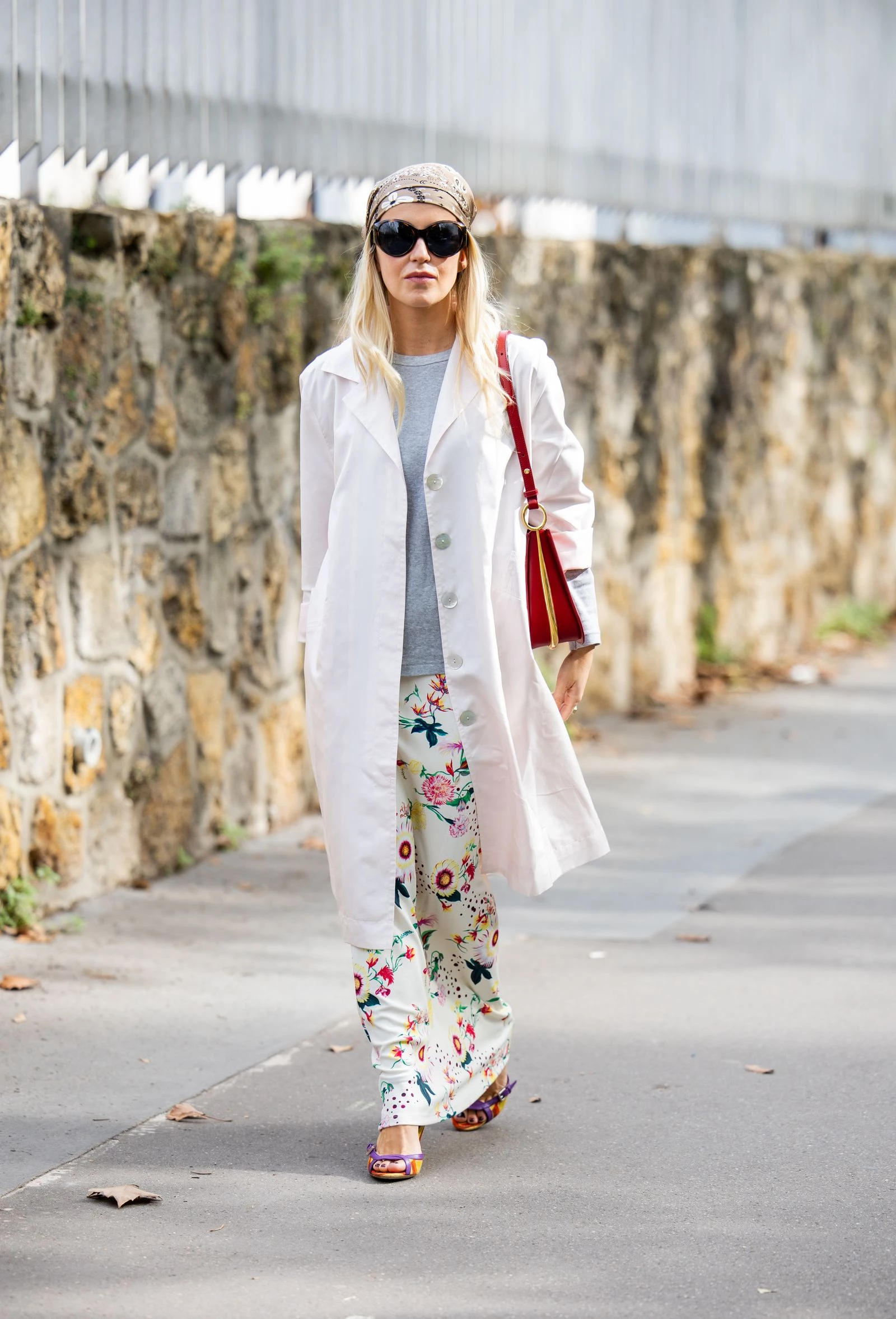 Тренд-2026: молодь обирає стиль "як бабусі" 4 У 2026 році молодь масово одягається "як бабусі"3