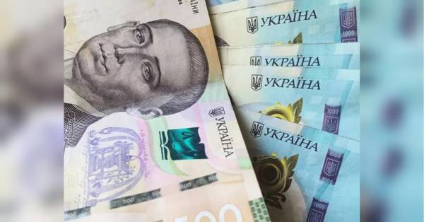 Середня зарплата в Україні скоротилася: причини спаду