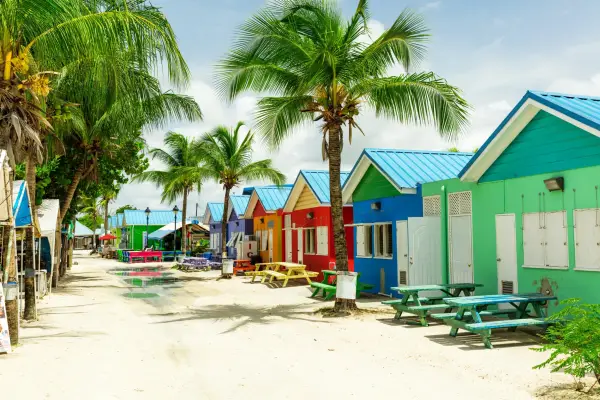 8 нових авіарейсів до Лондона, яких варто чекати в жовтні 2026 року 7 Colourful houses on the tropical island of Barbados in the Carribean; Shutterstock ID 1131084734; Purchase Order: -