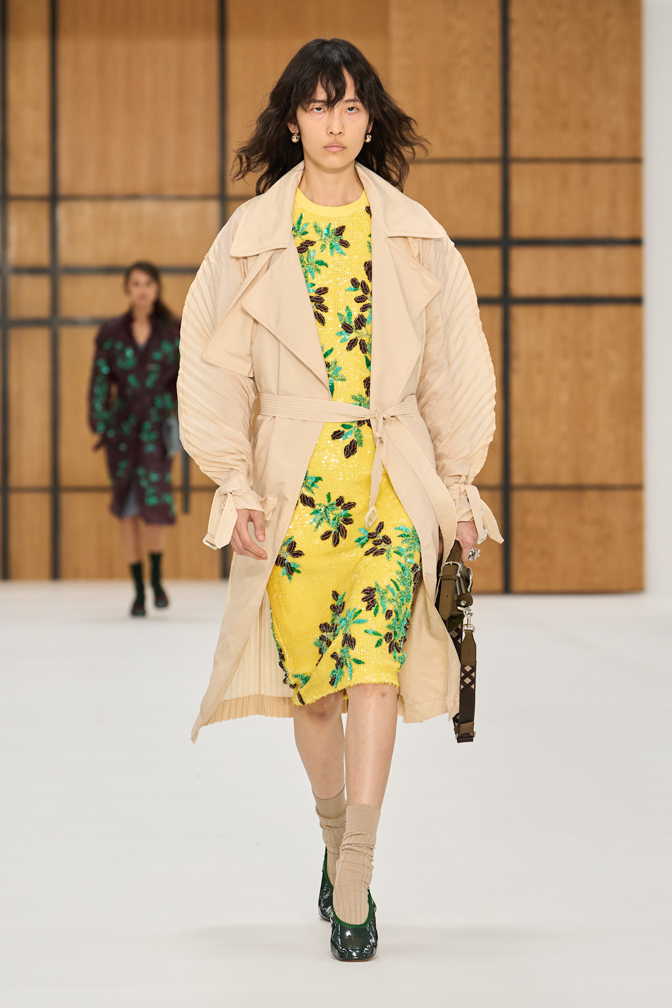 Burberry представив нову колекцію весна-літо 2027, акцентуючи увагу на тренчах 83 Ода тренчу: роздивляємося нову колекцію Burberry весна-літо 202739