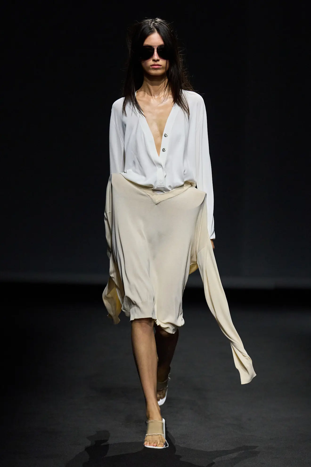 Сорочка стає сукнею, а светр — спідницею: MM6 Maison Margiela представив колекцію весна-літо 202729