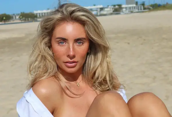 FREE FOR EDITORIAL USE Story from Jam Press (Bonnie Blue 2K Men) Pictured: Bonnie Blue. Bonnie Blue invites OnlyFans star to join her in sleeping with 2,000 men in 24 hours An OnlyFans star has been challenged by Bonnie Blue to help beat her record by sleeping with 2,000 men in 24 hours. The adult star claimed she bedded 1,057 men in one day in January. The controversial 25-year-old appeared on Camilla Araujo's podcast and asked if she'd like to join her in doubling the figure in a day. Bonnie Blue confessed that she suffered with nerves before taking on the task of sleeping with more than 1,000 men. Camilla, 22, said she was also nervous at the thought of taking part in the extreme stunt but Bonnie offered to give her tips. The pair warned fans to keep an eye out for their video. Camilla, who boasts more than three million followers on her Instagram @realcamillaara, said: "Hit me up when you're ready to do the 2,000. I'm nervous." Bonnie responded: "I always get nervous.? "When I do the first few people, I'm more nervous than what they are and then after I've warmed up a bit, I'm like ?Ok I've got this? because there was one time I shared my location online and let people queue up.? "The first three guys, I either couldn't get them hard, couldn't get them to finish and I'm like 'What am I doing? Do I even know what I'm doing?'? "I'm meant to be a pornstar and I can't get someone hard. Sometimes that happens." Camilla said: "That just freaked me out even more." Bonnie replied: "But they get nervous. They're nervous then it makes me nervous sometimes." Camilla said: "Ok, well you're going to have to teach me what to do." Bonnie said: "I'll teach you. We're going to have to get a little toyboy to use for demonstrations." Camilla said: "You heard it here first, look out for our 2,000 in 24 hour video." Camilla offered Bonnie her support by saying: "If you're happy, I'm happy, that's all that matters." Bonnie responds: "I'm happy. I'll be happier when we've done 2,000 together." Camilla said: "I'll have to prepare for that. Maybe I'll have to shove some carrots and prepare it. I don't know." Bonnie said: "Carrots seem like a good idea." Camilla said: "But the big ones, or maybe a cucumber." Bonnie replied: "Yes, a cucumber, I feel like a carrot could snap. You don't want that getting lost up there." The OnlyFans Star, who is from Derbyshire and whose real name is Tia Billinger, sparked rumours last month that she?s pregnant and is planning on live streaming the birth. Some social media users described Bonnie as ?inspiring?. Lillian Hansen said: ?She?s perfect and her grace is truly inspiring.? Another person added: ?I love Bonnie Blue. Not like that.? Marita said: ?Her presence is like a ray of happiness.? ENDS EDITOR'S NOTE:?Video Usage Licence:(EXCLUSIVE) We have obtained an exclusive licence from the copyright holder. A copy of the licence is available on request. Video Restrictions: None. 15215127