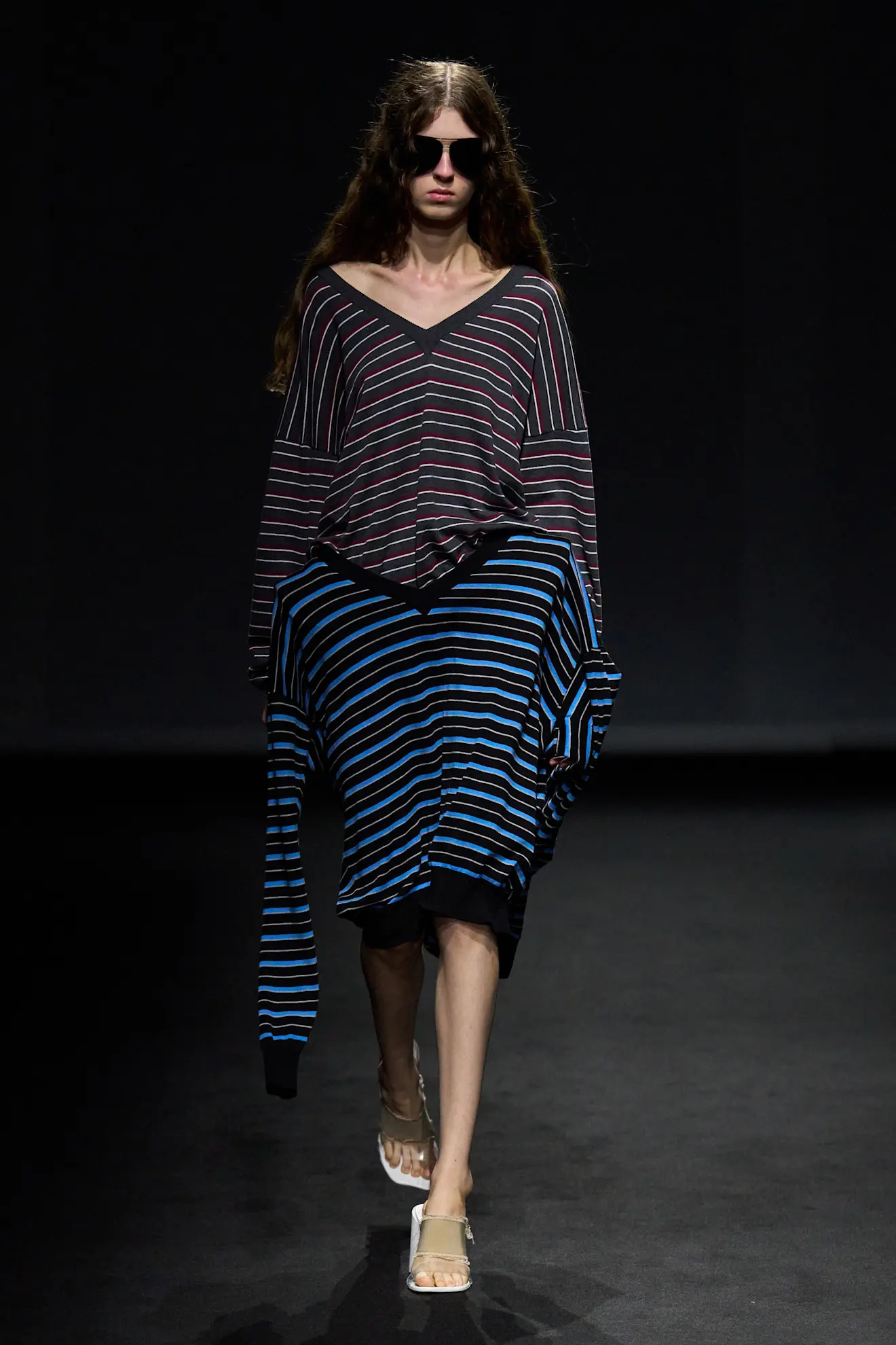 Сорочка стає сукнею, а светр — спідницею: MM6 Maison Margiela представив колекцію весна-літо 20273