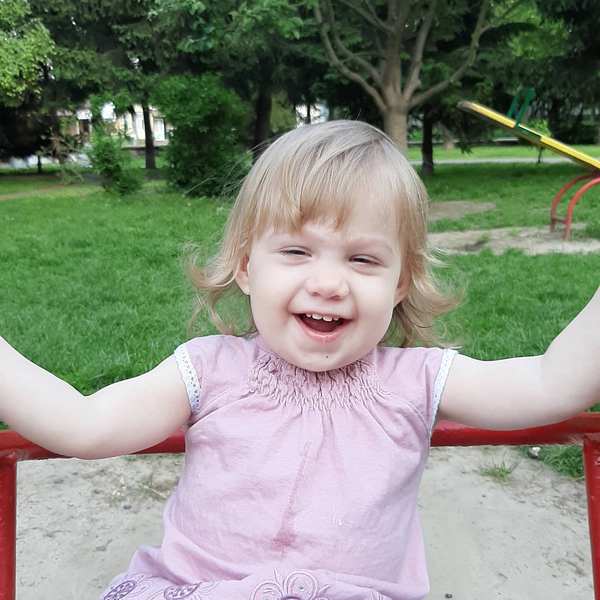 Дочка загиблого Героя АТО подарувала майбутнє дитині з дитячого будинку 14