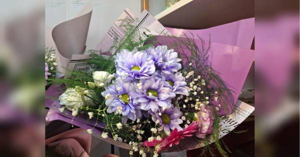 Букети в газетному принті: новий модний тренд у флористиці