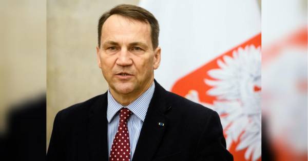 Сікорський спростовує заяви Трампа щодо дефіциту дизеля через атаки України