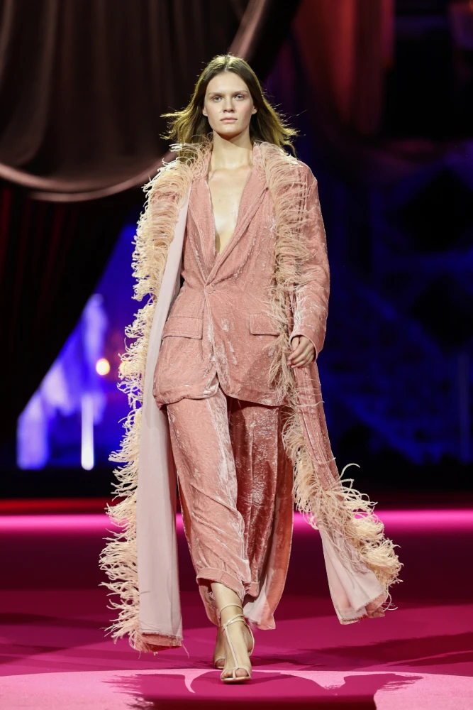 Модне шоу в Опері: яким був перший показ нового сезону Ukrainian Fashion Week10