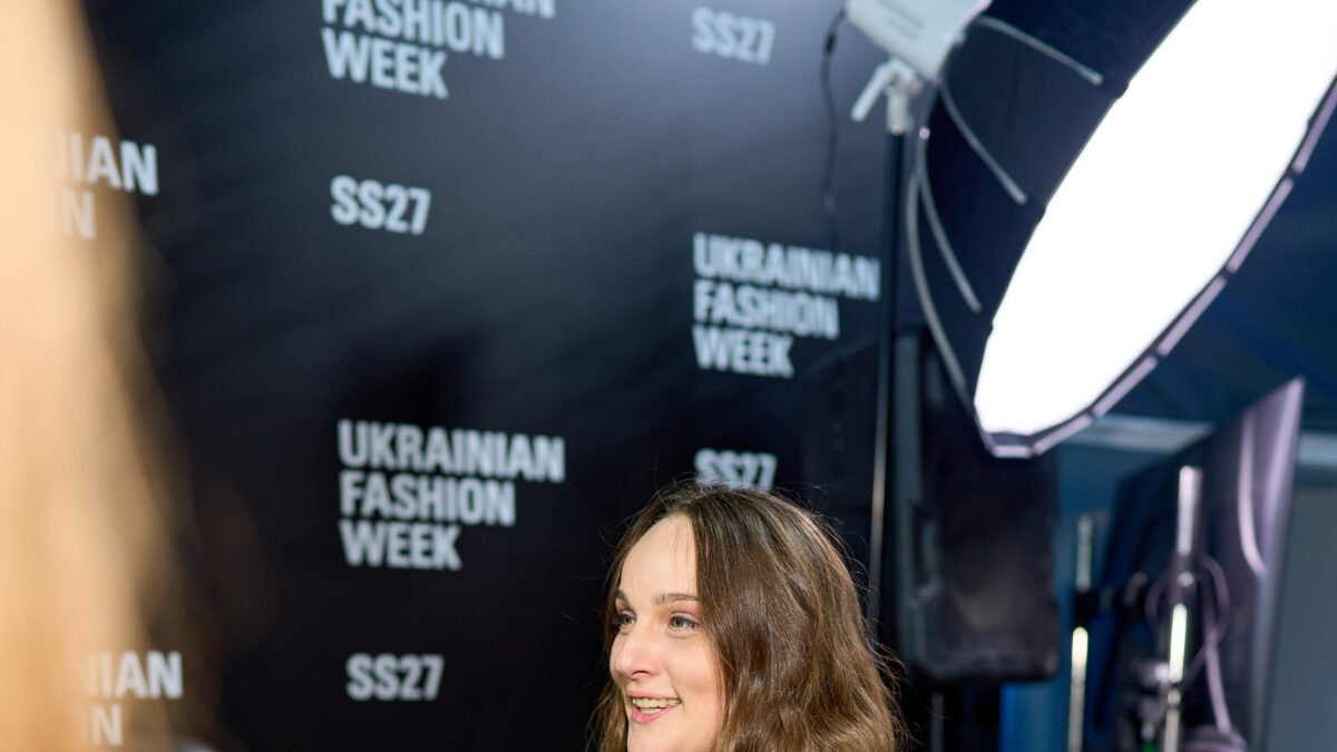 Христина Рачицька: як народилася колекція «Опора/Опір» від Marie Claire 48 Залаштунки з Marie Claire: дизайнерка Христина Рачицька про створення колекції «Опора/Опір» від ідеї до подіуму0