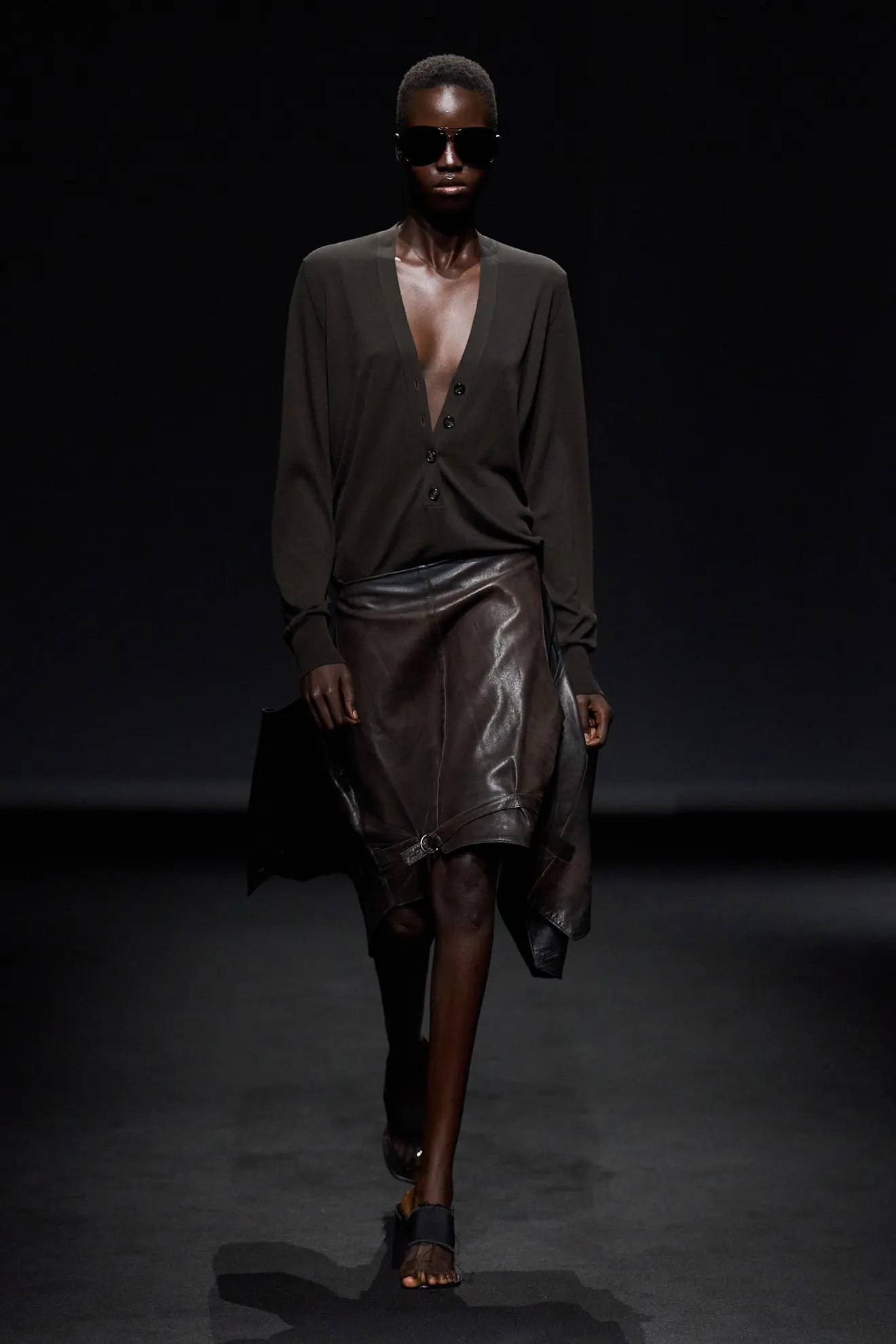 Сорочка стає сукнею, а светр — спідницею: MM6 Maison Margiela представив колекцію весна-літо 20278