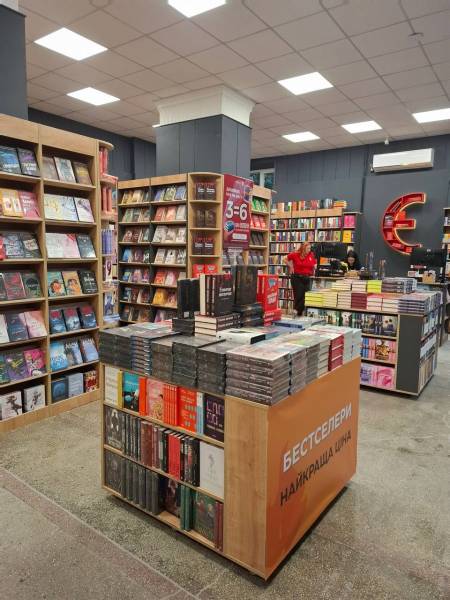 «Книгарня “Є”» розширює присутність у Рівному: відкрила третій магазин з 20 тисячами книжок 8