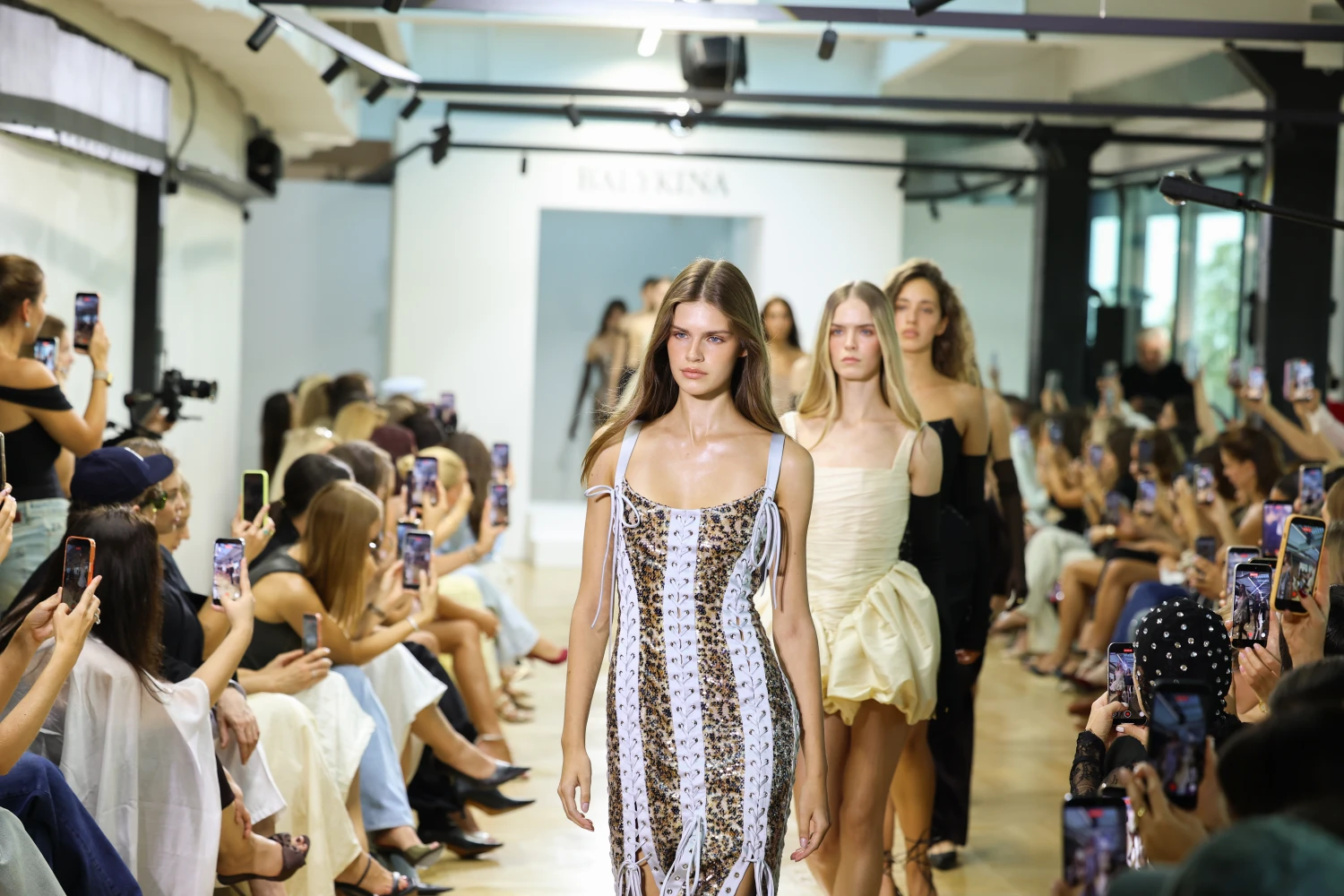 Найцікавіші покази та презентації другого дня Ukrainian Fashion Week19