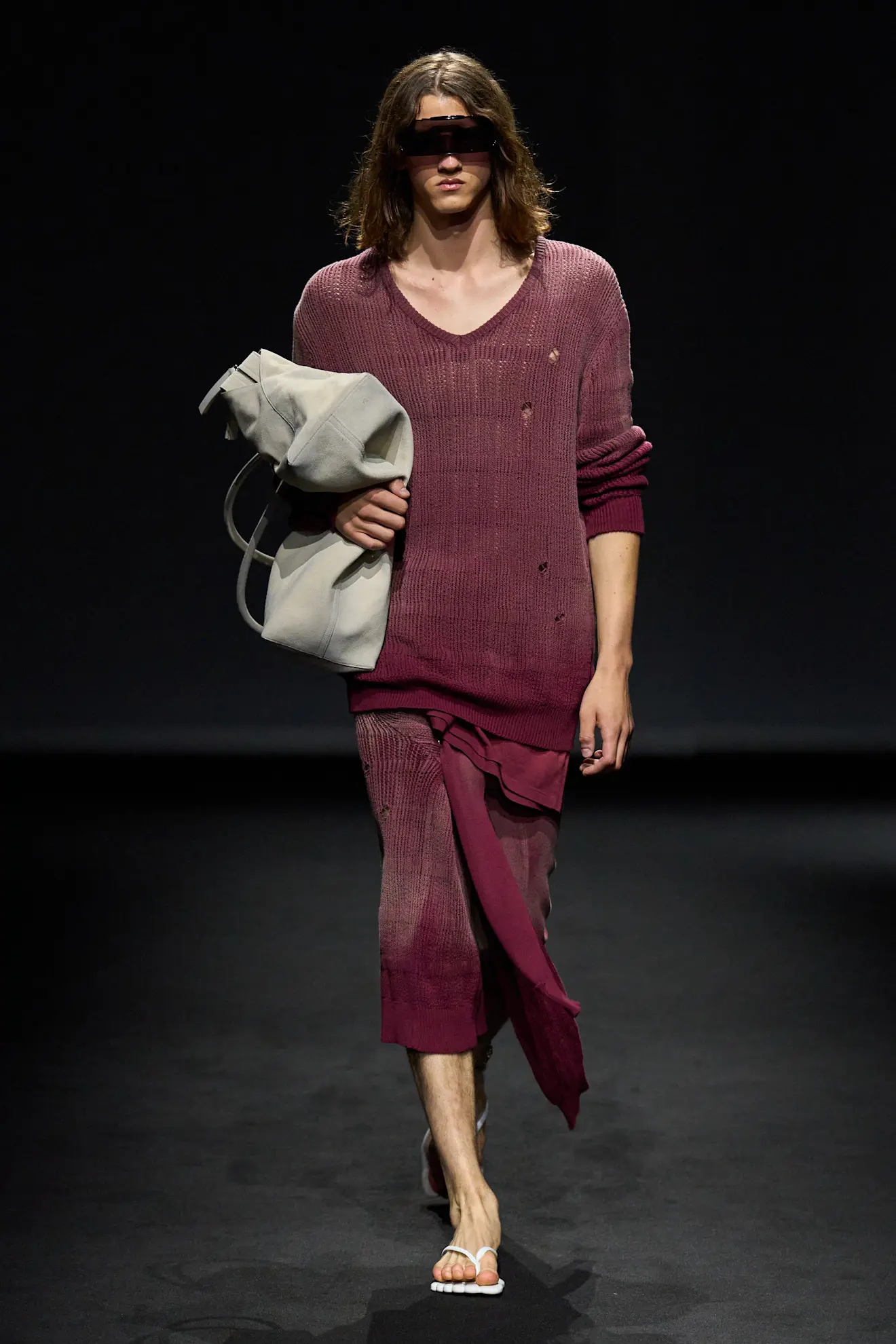 Сорочка стає сукнею, а светр — спідницею: MM6 Maison Margiela представив колекцію весна-літо 20274