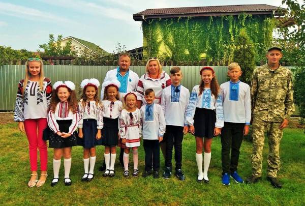 Заборонений діалог: мати 13 дітей померла від COVID-19, не знаючи про смерть чоловіка 10
