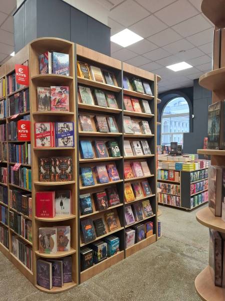 «Книгарня “Є”» розширює присутність у Рівному: відкрила третій магазин з 20 тисячами книжок 7