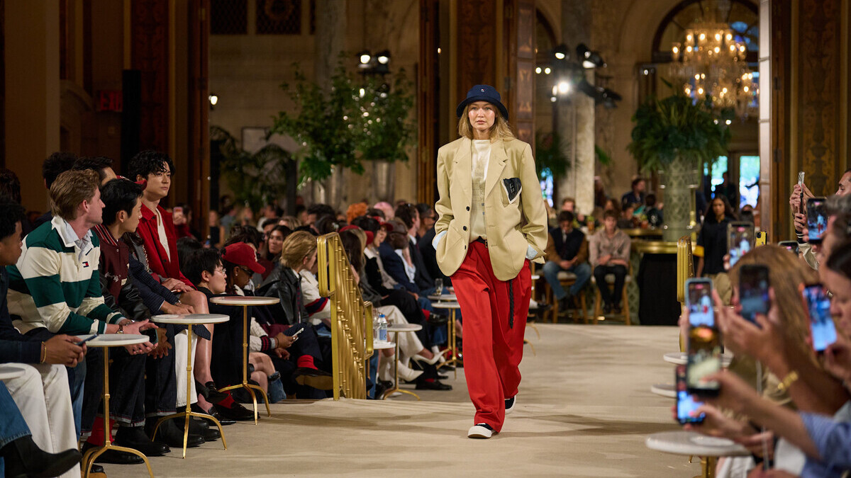 Джіджі Хадід відкрила показ Tommy Hilfiger у Нью-Йорку0