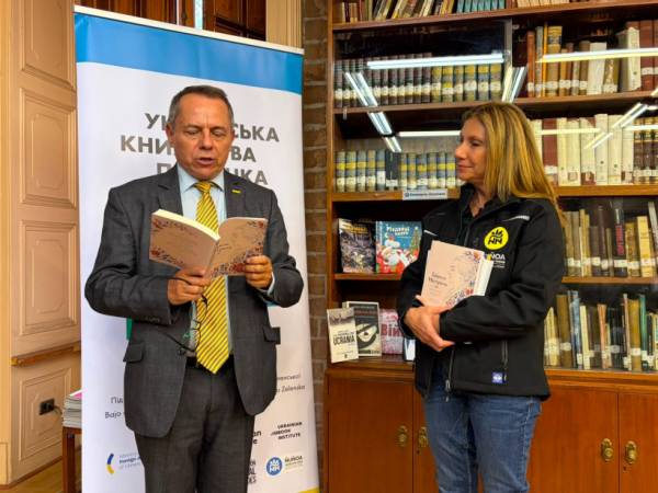 Друга українська книжкова поличка запрацювала в Чилі 8