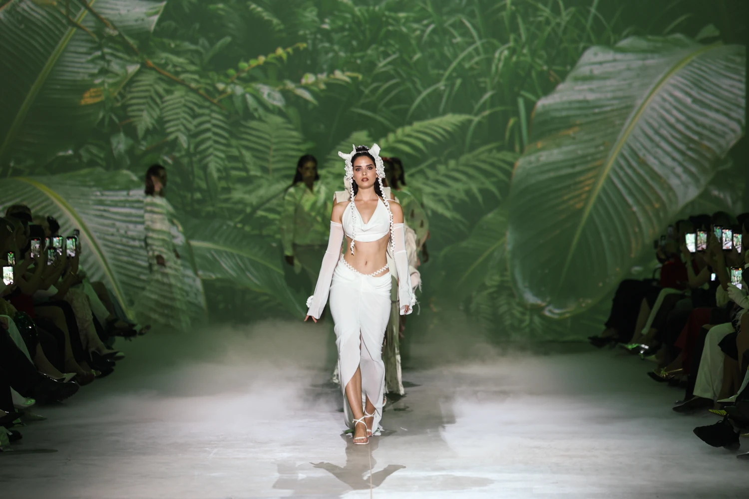 Ukrainian Fashion Week: Найяскравіші покази та презентації четвертого дня 178 Найцікавіші покази та презентації четвертого дня Ukrainian Fashion Week21