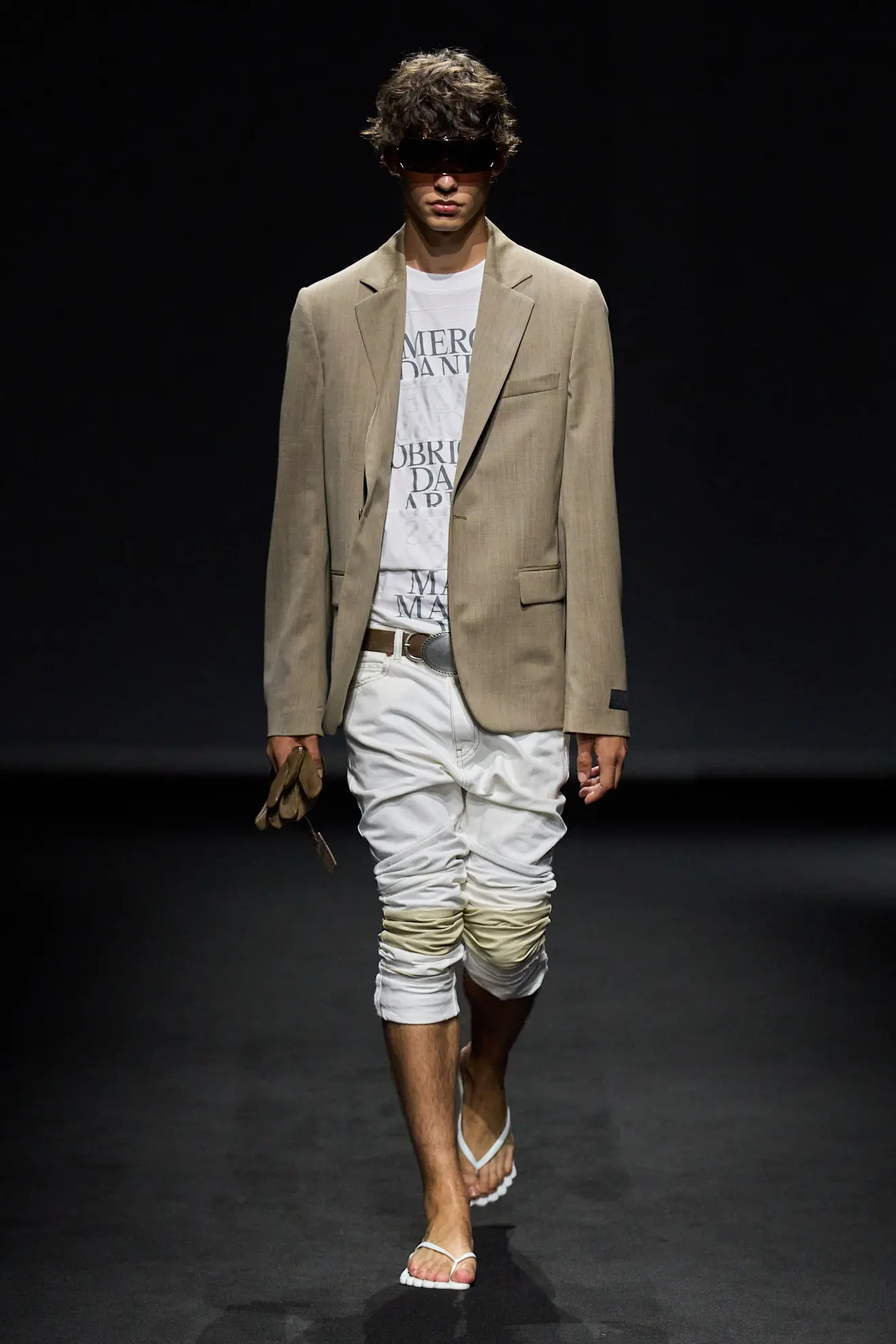Сорочка стає сукнею, а светр — спідницею: MM6 Maison Margiela представив колекцію весна-літо 202722