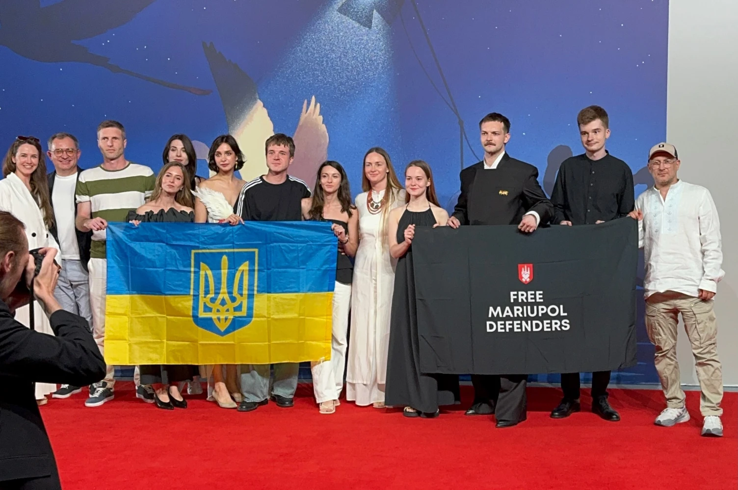 Павло Шпегун вдягнув українське на червоному хіднику Венеційського кінофестивалю 8 Український fashion на червоному хіднику: образ Павла Шпегуна з Венеційського кінофестивалю1