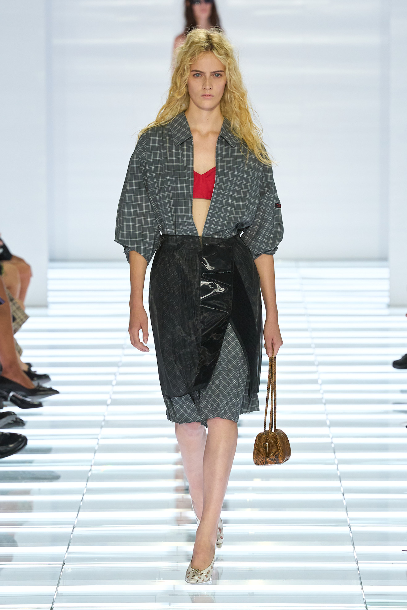 Усі в спідницях: Prada представили колекцію весна-літо 202732