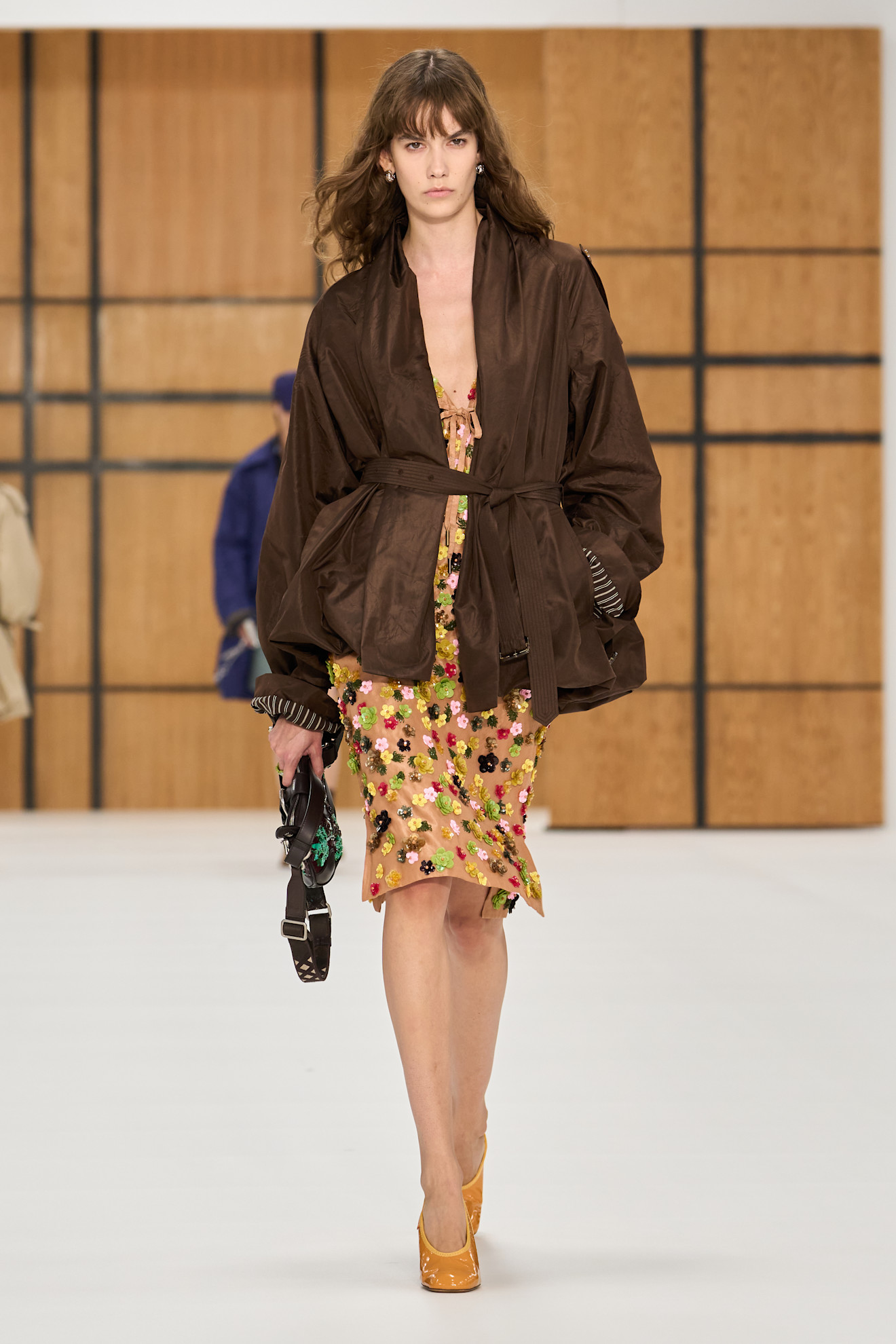 Burberry представив нову колекцію весна-літо 2027, акцентуючи увагу на тренчах 53 Ода тренчу: роздивляємося нову колекцію Burberry весна-літо 20279