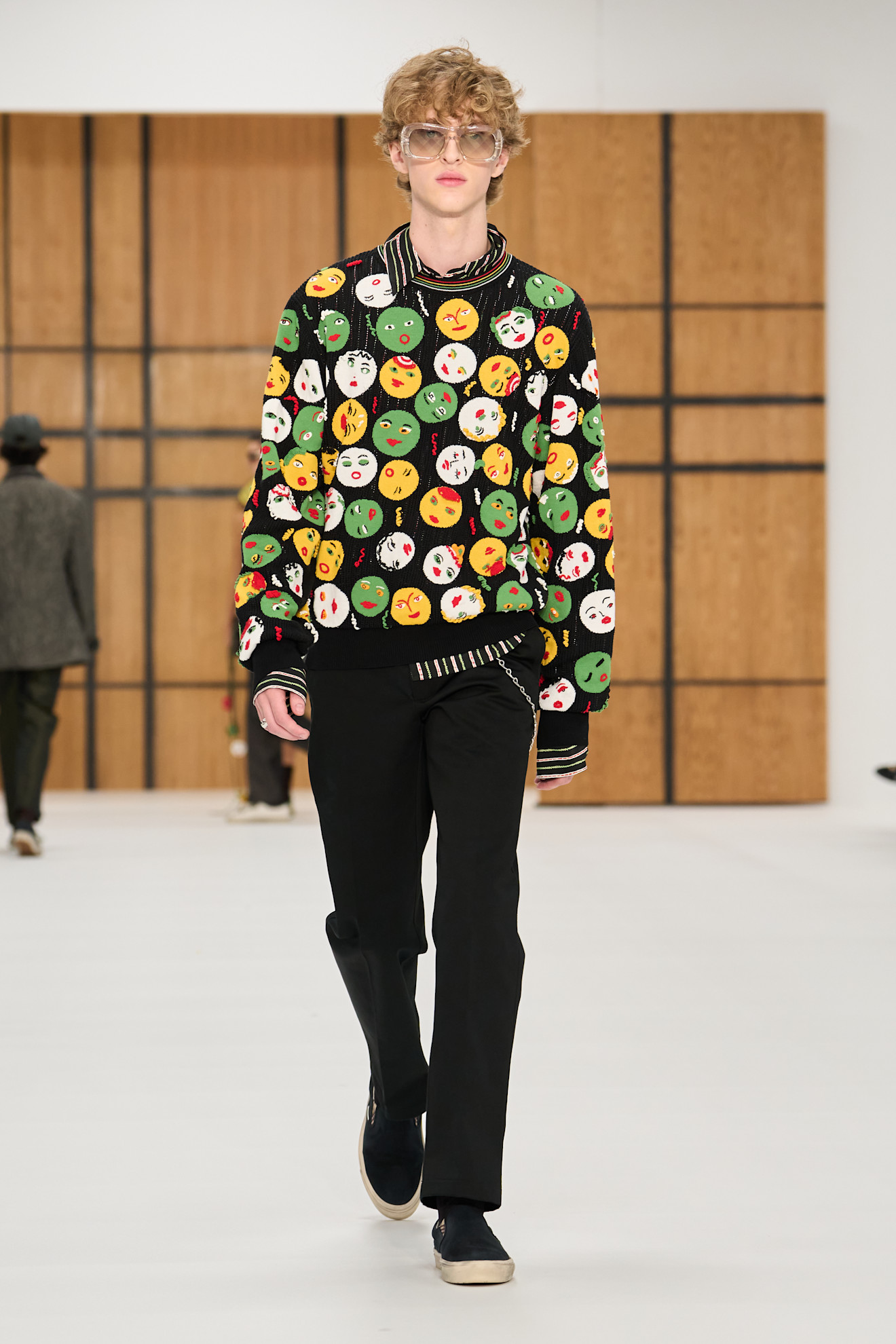 Burberry представив нову колекцію весна-літо 2027, акцентуючи увагу на тренчах 66 Ода тренчу: роздивляємося нову колекцію Burberry весна-літо 202722