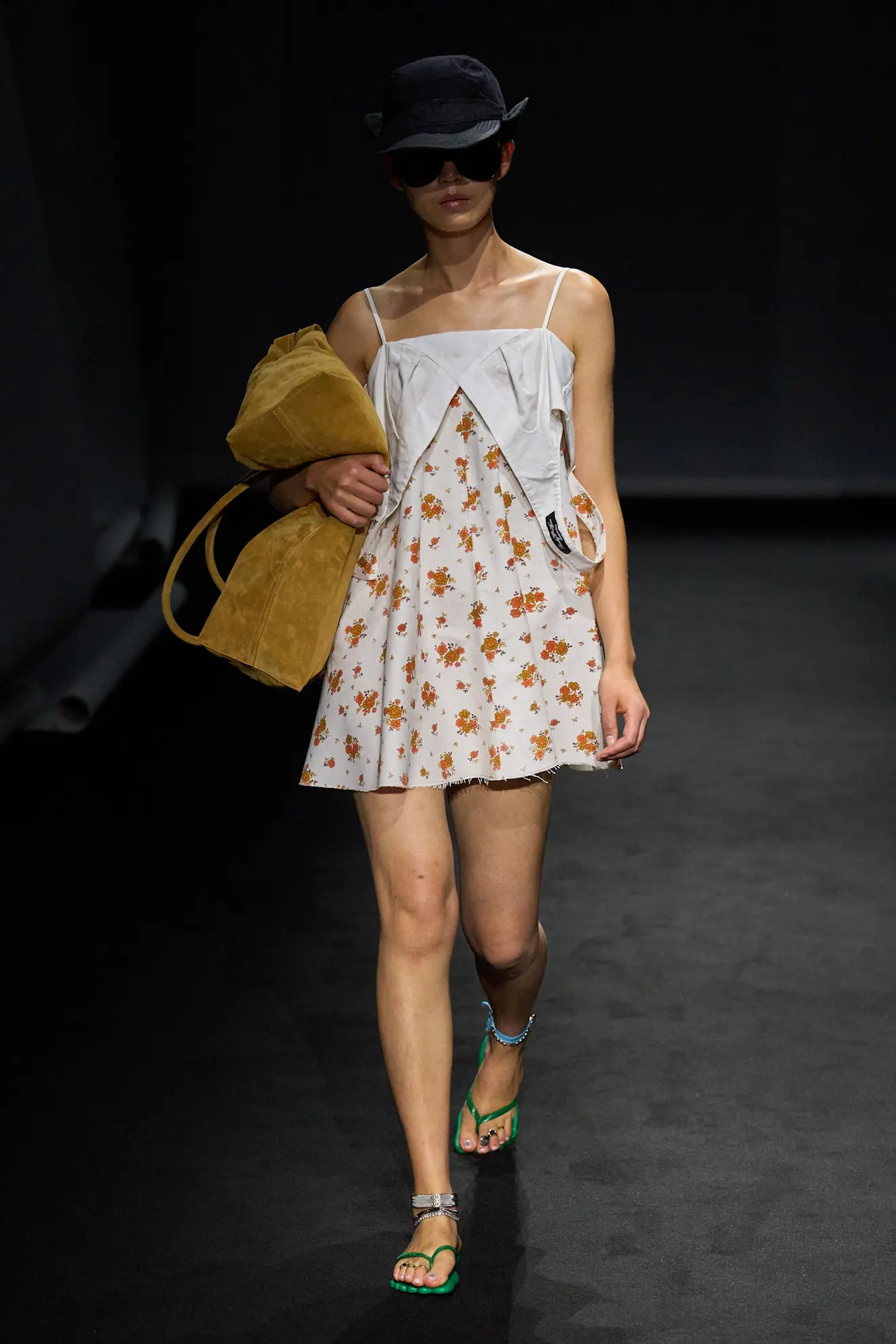 Сорочка стає сукнею, а светр — спідницею: MM6 Maison Margiela представив колекцію весна-літо 202719
