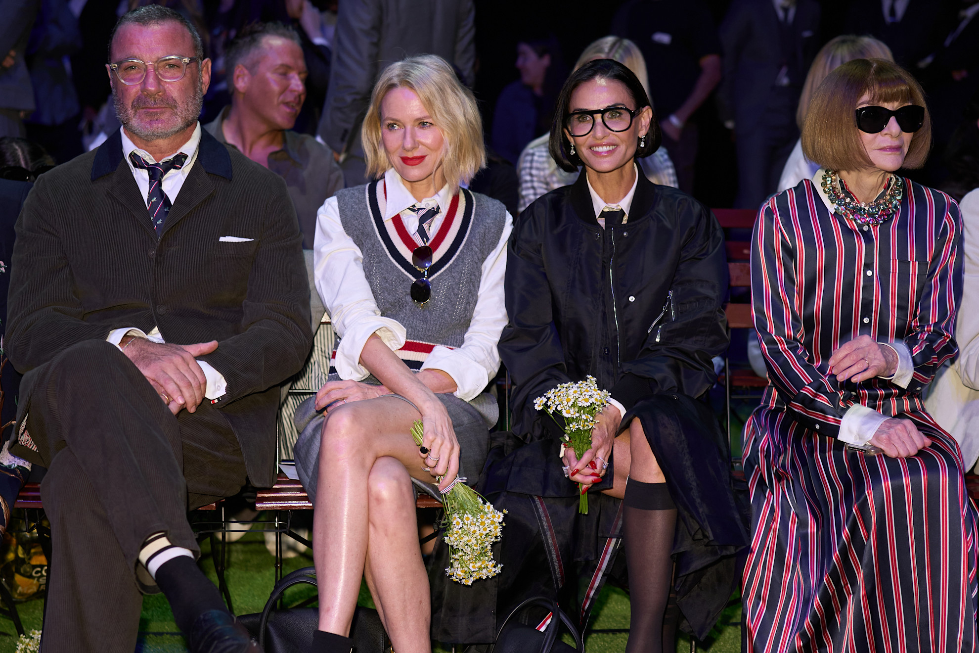 Зірки на показі Thom Browne: Демі Мур, Наомі Воттс та Лієв Шрайбер оцінили нову колекцію 10 Демі Мур, Наомі Воттс, Лієв Шрайбер та інші селебриті на показі нової колекції Thom Browne1