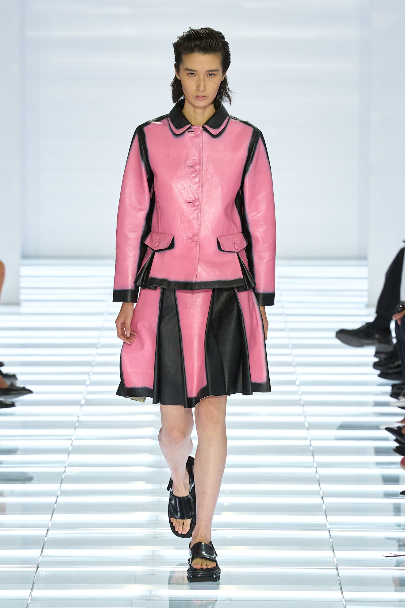 Усі в спідницях: Prada представили колекцію весна-літо 202728