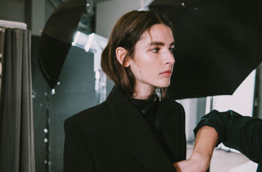 Головна 395 H&M Studio запрошує в осінь у стилі мінімалізму 1990-х